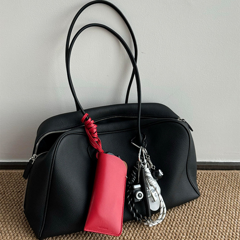 Czarna miękka skórzana torba t – Women Bags 2026 Trends recenzja i cena